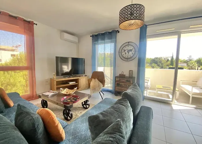 Bright Apartment With Balcony