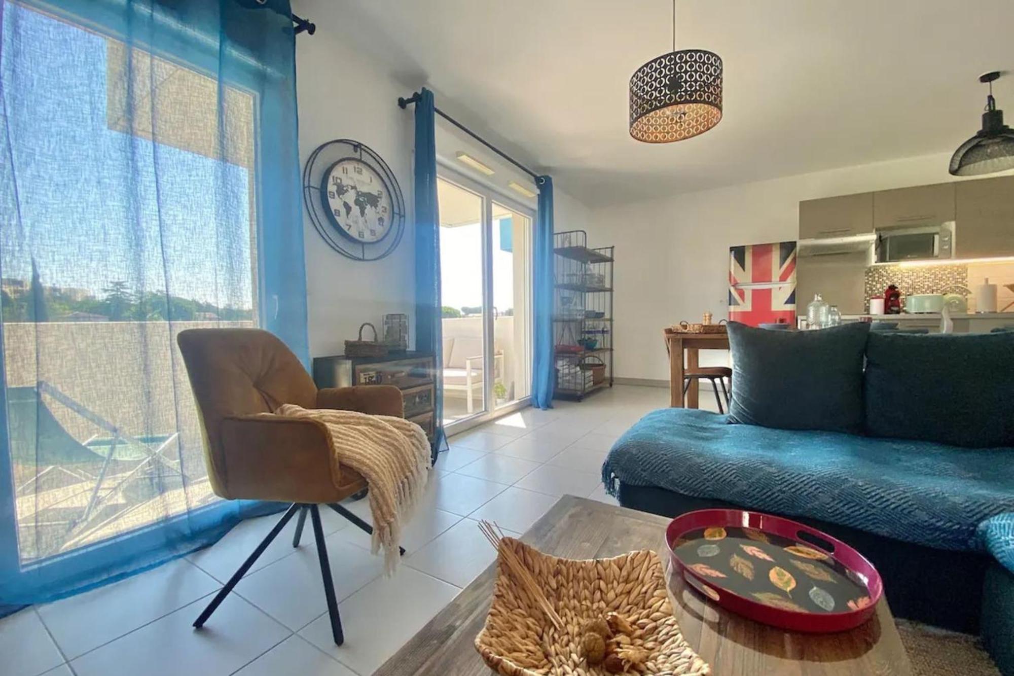 Apartment Bright With Balcony